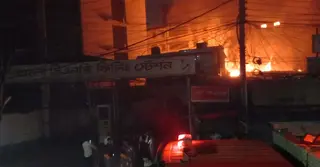 কারওয়ান বাজারে টিসিবি ভবনের পাশে আগুন, নিয়ন্ত্রণে ৫ ইউনিট